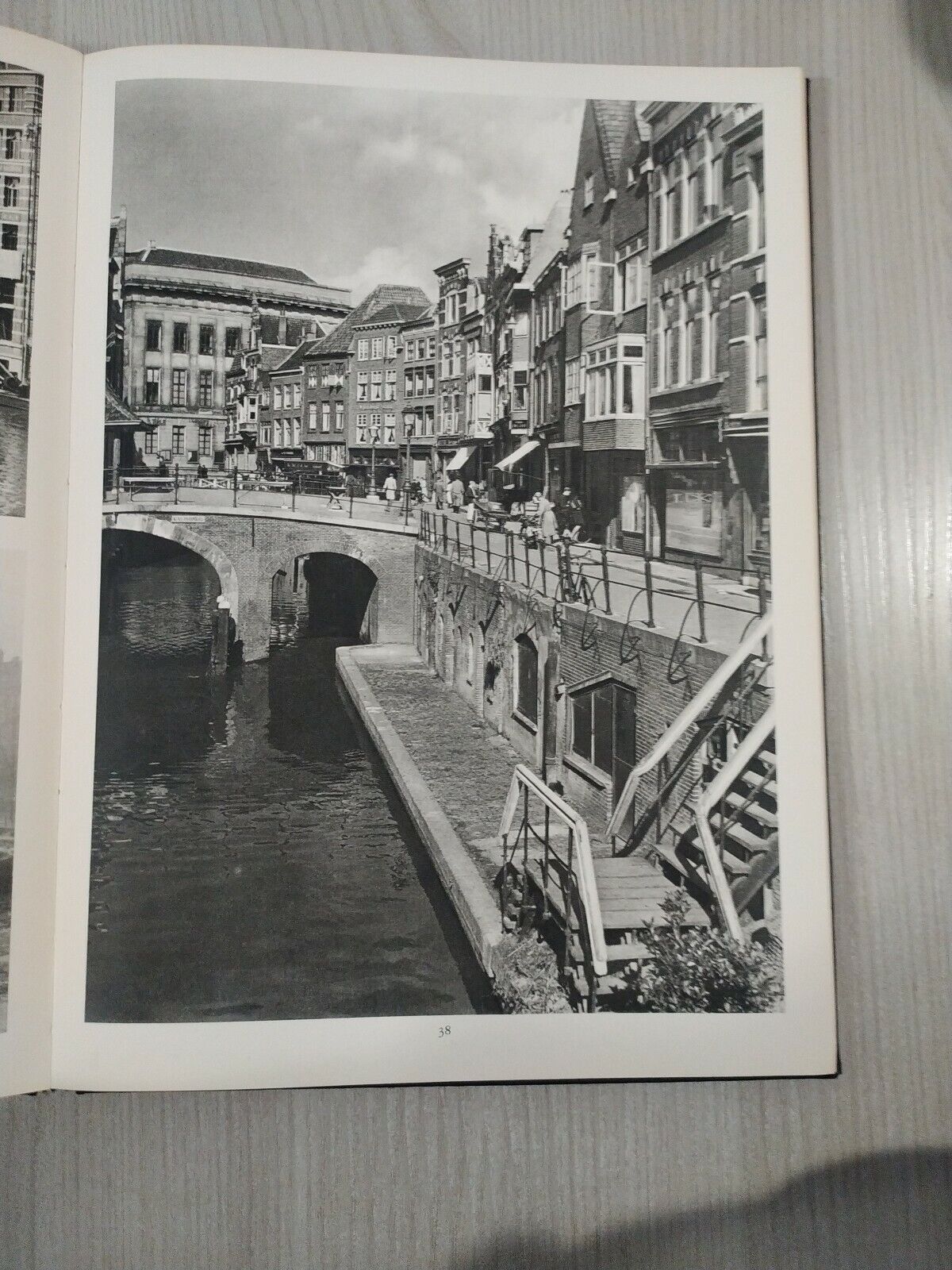 Foto 8 di 12