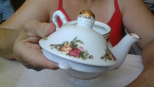 Royal Albert NICE Old Country Roses Teapot Basketweave Gold Trim Bow GREAT Cond! - Picture 13 of 24