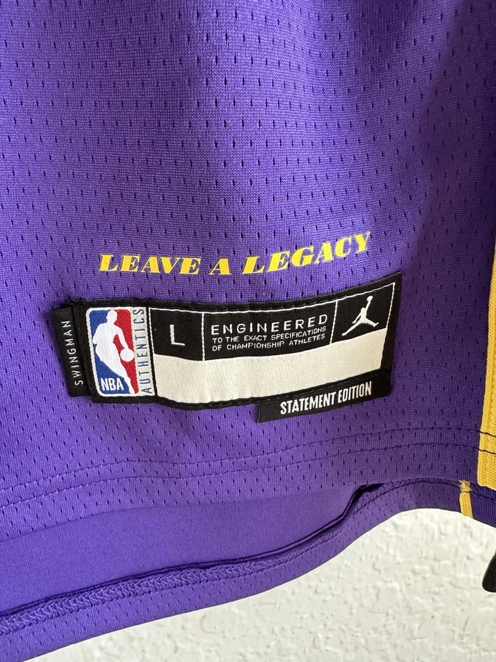 Camiseta nova com etiquetas Los Angeles Lakers Nike Anthony Davis Youth Grande 🏀 - Imagem 2 de 4