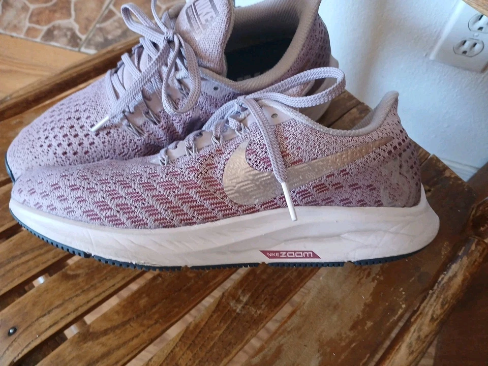 Womens SZ 7.5 Lilac Purple Nike Zoom Pegasus 35 Running Athletic Shoes - Image 2 of 4