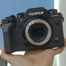 Fujifilm X-T4 24.3MP Mirrorless Digital Camera Body Only Black W/Charger&Battery