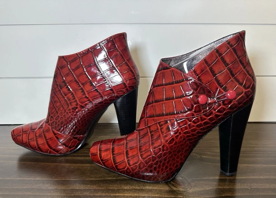 Botines Via Spiga Animal Print charol rojo tacón al tobillo para mujer 10 Foto 2 de 4