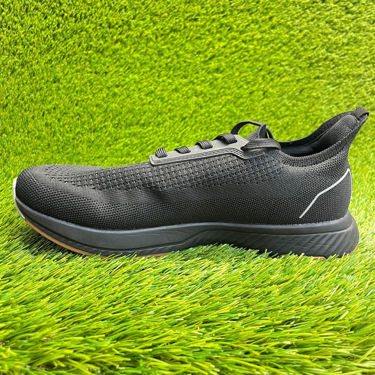 マイ Flux Adapt Runner Black Gum Mens Size 8.5 Womens Size 10 Running