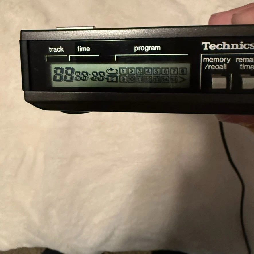 Reproductor de CD portátil Technics SL-XP7 y estuche SH-CDB7 y adaptador de corriente plateado PIEZAS Foto 3 de 4