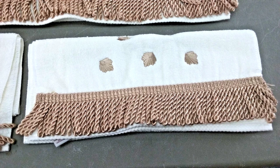 Avanti 3 Towel Set with Bath Towel, 2 Hand Towels & Gold Twist Fringe Tassels - Image 2 of 4