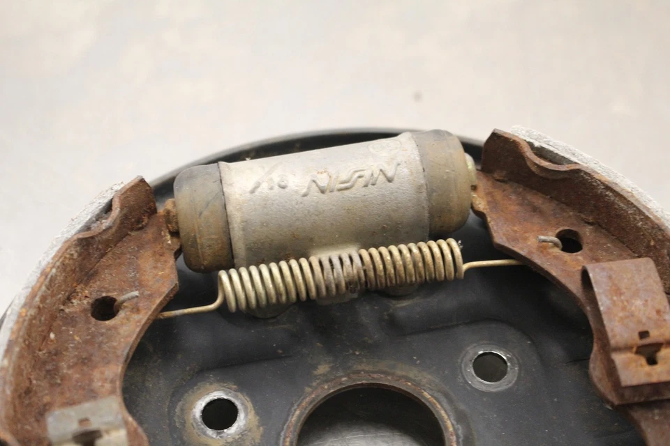 Honda FourTrax 250 TRX250 1985 2x4 placa de respaldo de tambor de freno delantero derecho A330 Foto 3 de 4