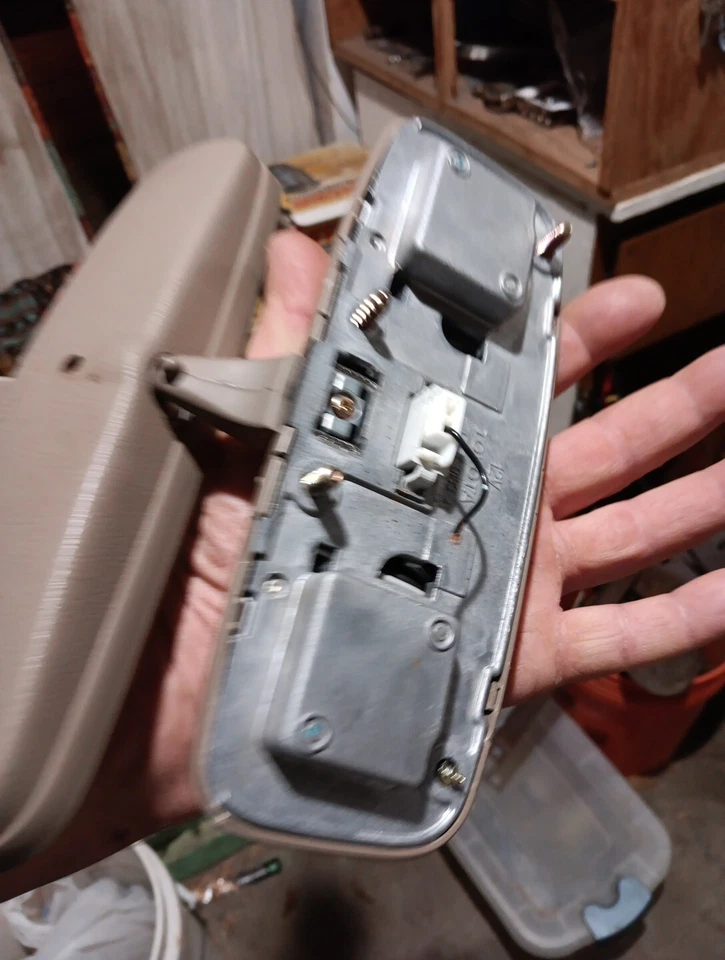 Luces de lectura de mapa de espejo retrovisor Toyota T100 1996-98 funciona ahora ver fotos Foto 4 de 4