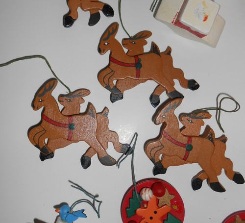 Lot of Vintage Wooden Christmas Ornaments - Picture 4 of 9