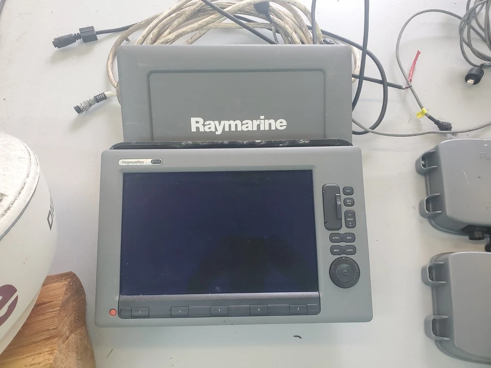 Plotter GPS Raymarine C140W Foto 3 de 4