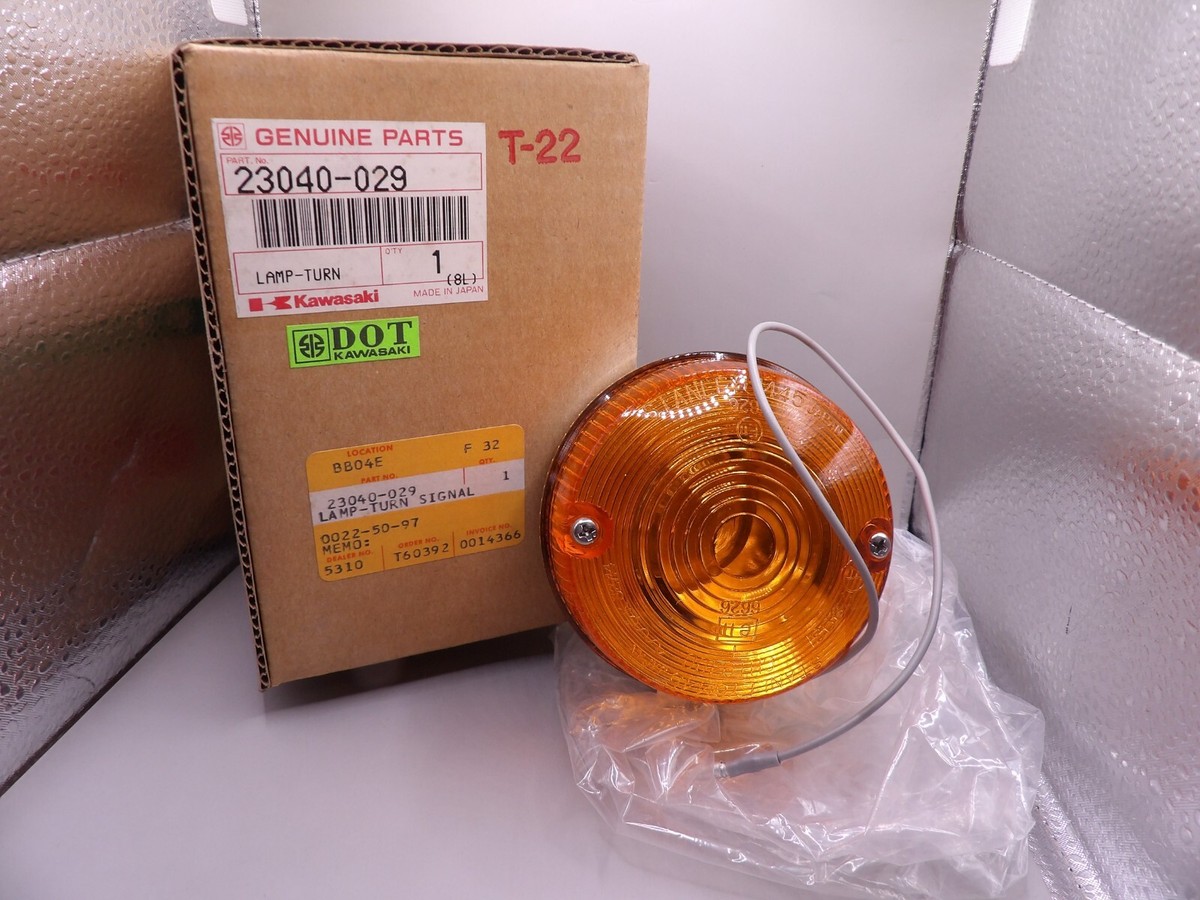 NOS Kawasaki H1 H2 KH500 KZ750 KZ1000 S2 Genuine R. Turn Signal