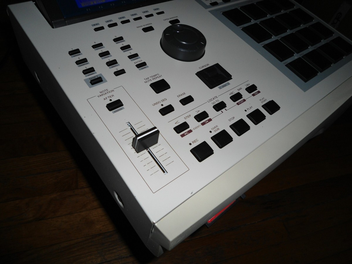 Akai MPC 2000XL w/Custom Black Pads/Buttons 1GB CF Drive