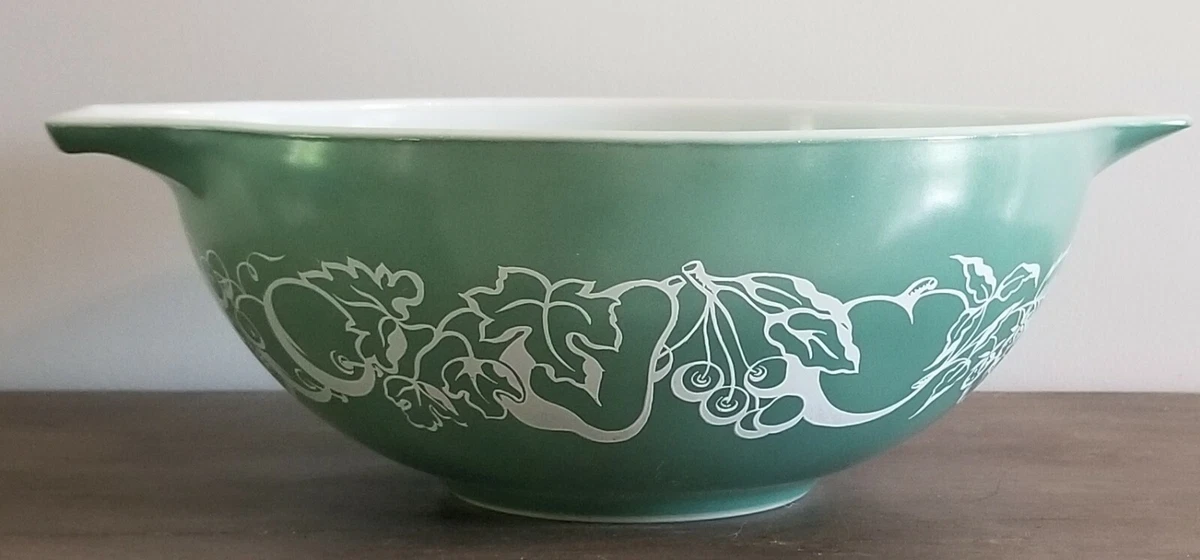 1960 Pyrex Promo Salad Bowl ( operone.de