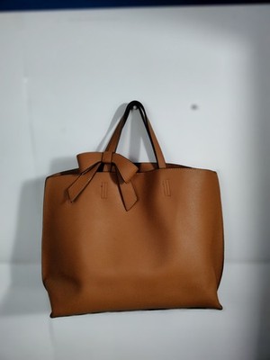 OFF BRAND WOMEN VIRGIN LEATHER TAN PURSE WITH CUTE BOW ON IT.