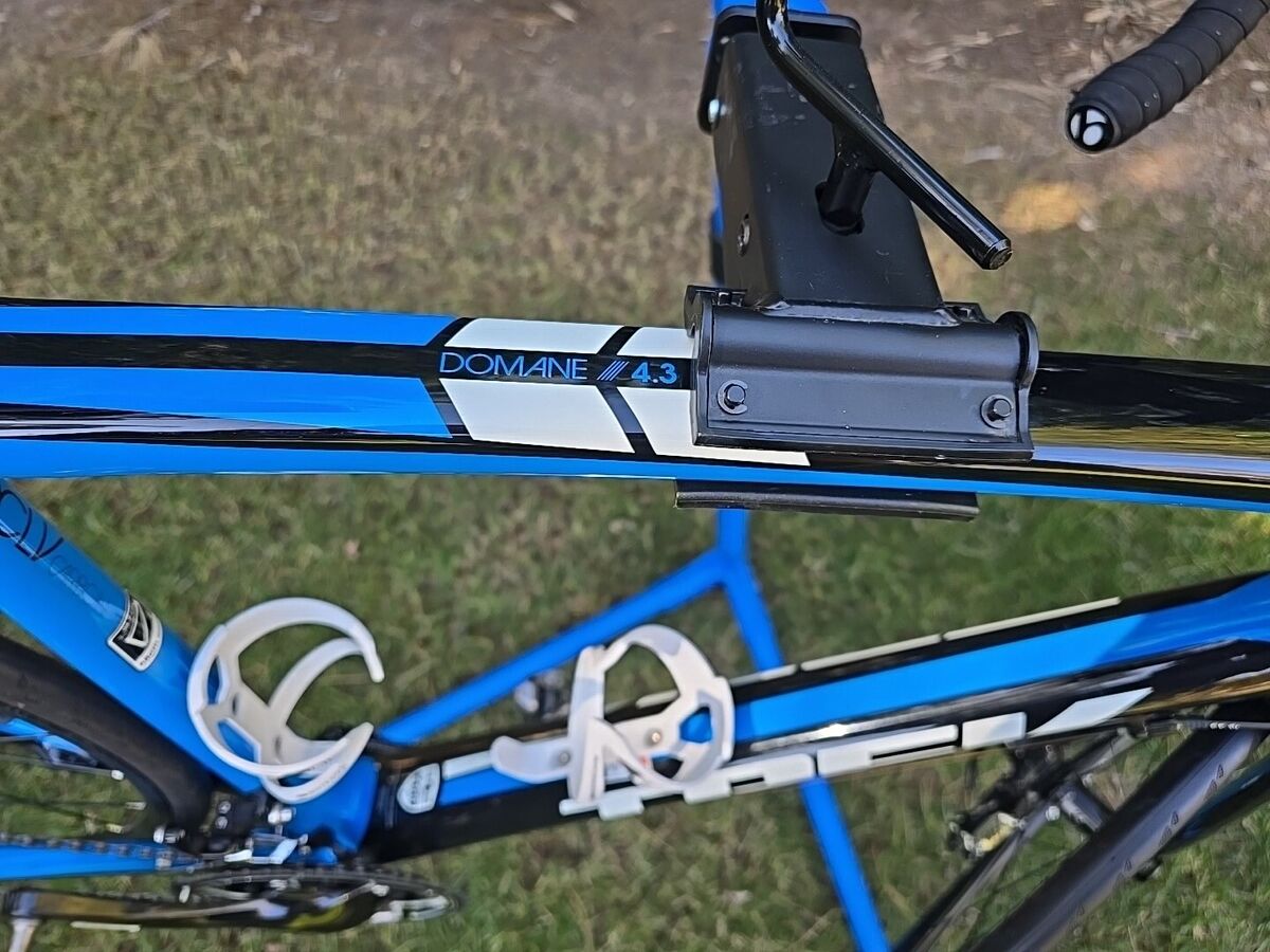 2015 Trek Domane 4.3 Disc 400 Road Bike- Black Blue Carbon 2015 Trek Domane 4.3 Disc 400 Road Bike- Black Blue Carbon