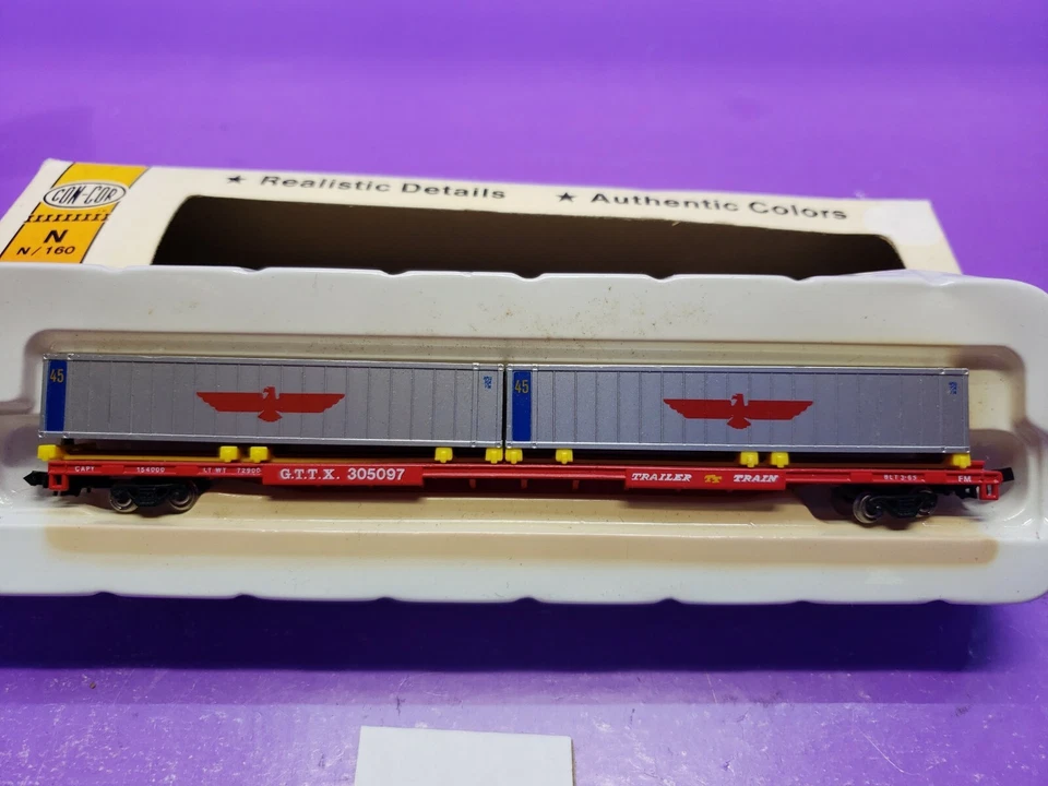 ASSORTED CON-COR N SCALE 90' PIGGYBACK FLAT CAR & CONTAINERS GREAT CONDITION  - Image 2 of 4