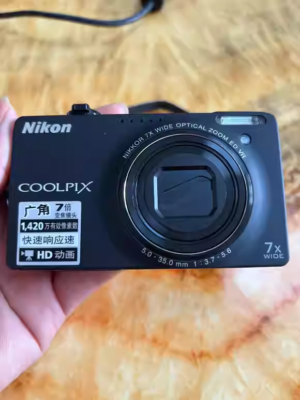 Black Nikon COOLPIX S6000 14.2 MP 7x Zoom Compact Digital Camera