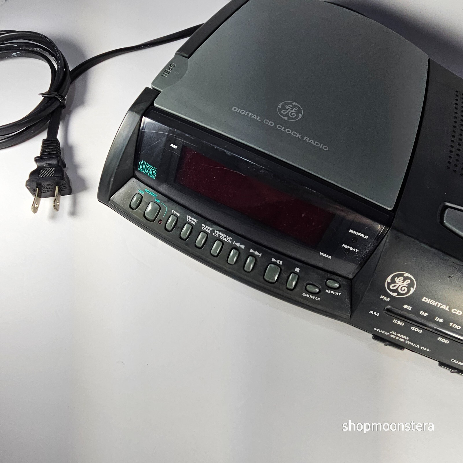 Vintage GE 7-4890A digital CD clock radio with dual alarms, AM/FM radio ...