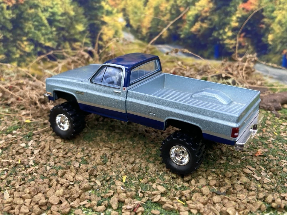 GMC Sierra K2500 1985 camioneta 4x4 elevada 1/64 diecast camioneta Greenlight personalizada K10 Foto 4 de 4