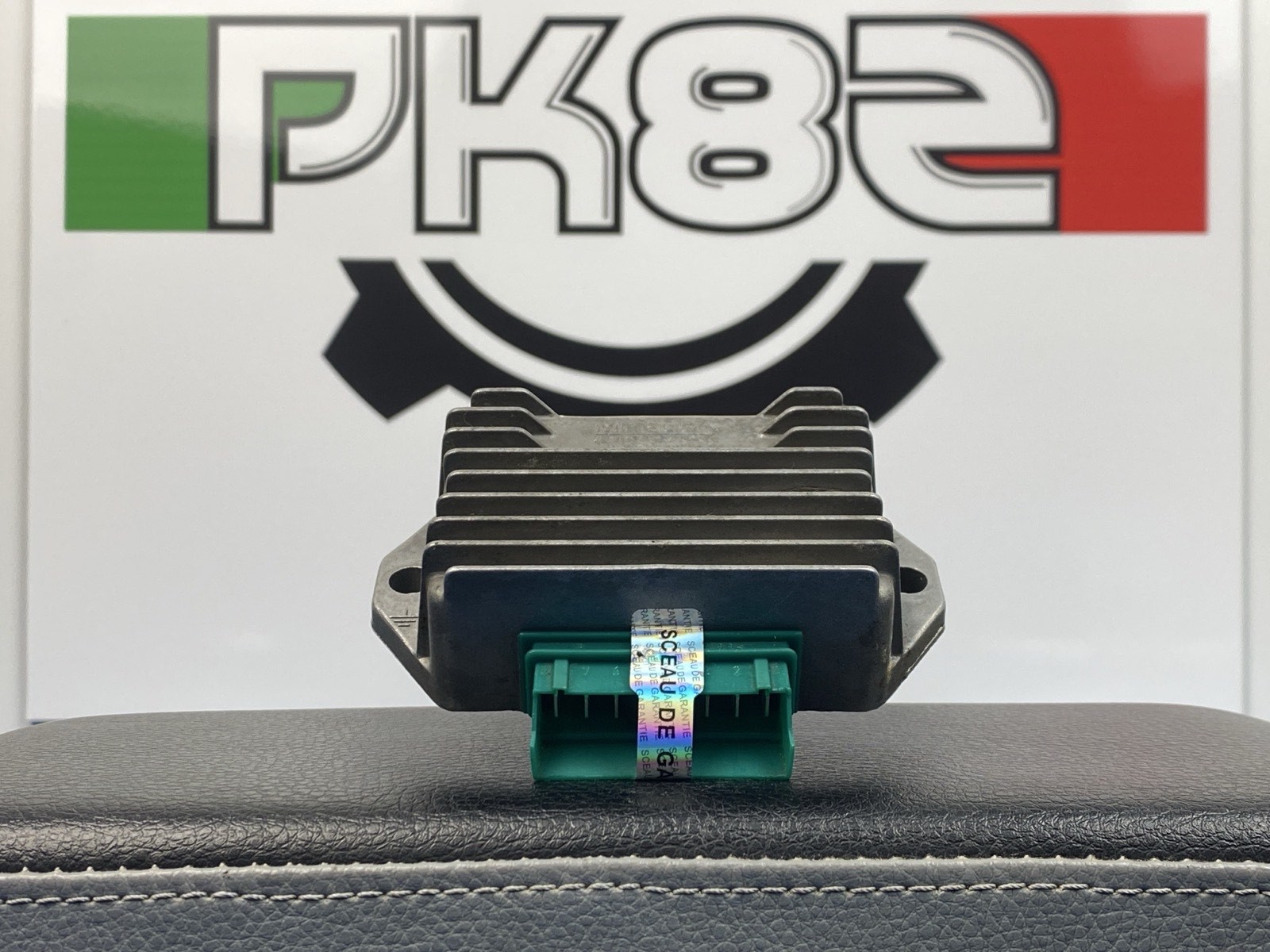 REGOLATORE DI TENSIONE PIAGGIO GILERA 50 (2T, 8 PIN) CODICE 58096R