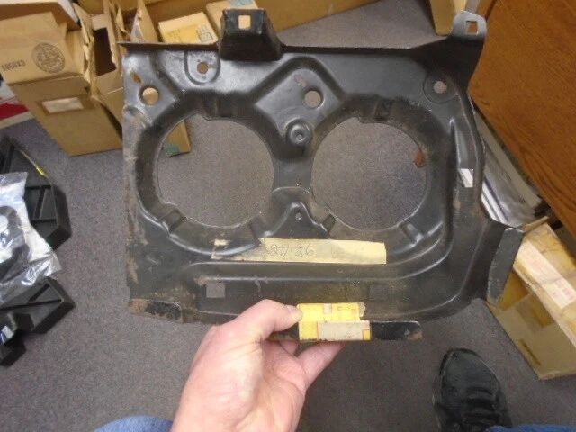 NOS 1976-77 BUICK REGAL CENTURY LH FAROL DIANTEIRO CARCAÇA PAINEL BALDE 1250469 - Imagem 2 de 4