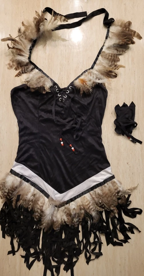 NUEVO CON ETIQUETAS FORPLAY SEXY DISFRAZ INDIO PLUMAS IMITACIÓN GAMUZA CUENTAS TALLA M/L $249 Foto 3 de 4