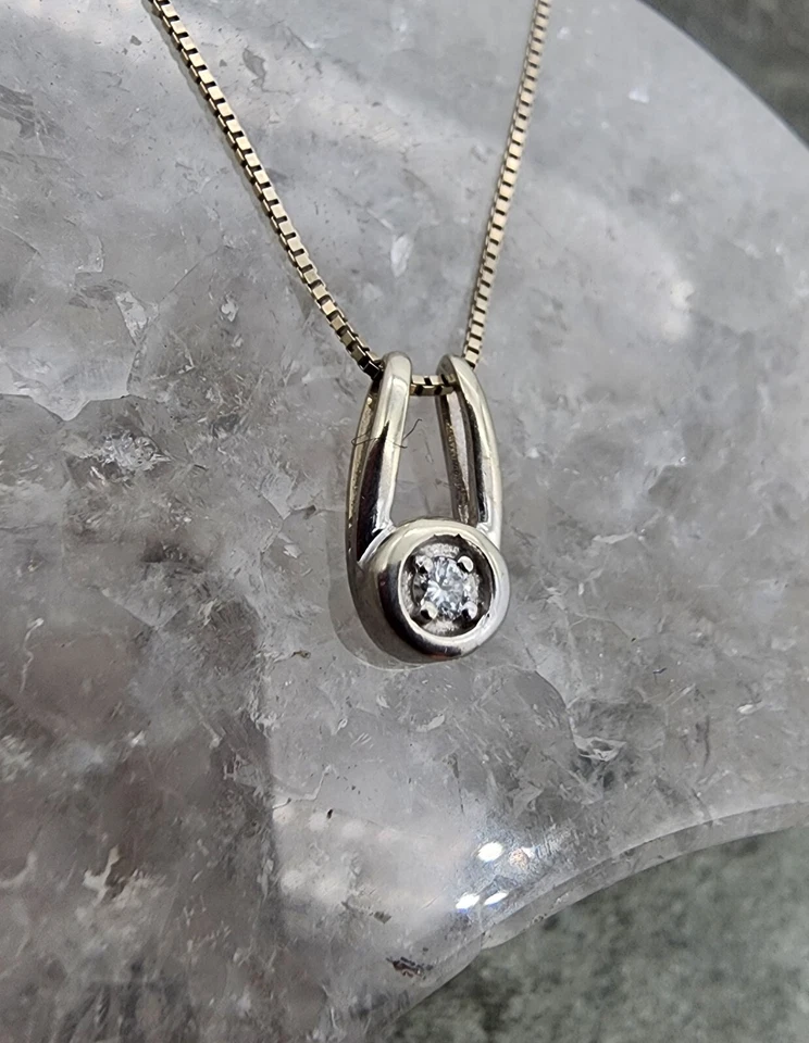 Collar de cadena flotante de diamantes de 0,04 quilates de oro blanco de 14 k,585 con caja de 18" Au 2532 Foto 2 de 4