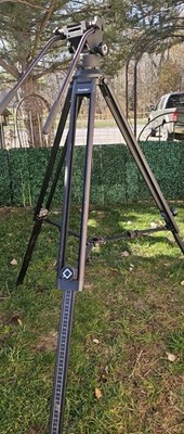 QUICK SET INTERNATIONAL HEAVY DUTY TV / VIDEO TRIPOD with QUICKSET FLUID HEAD