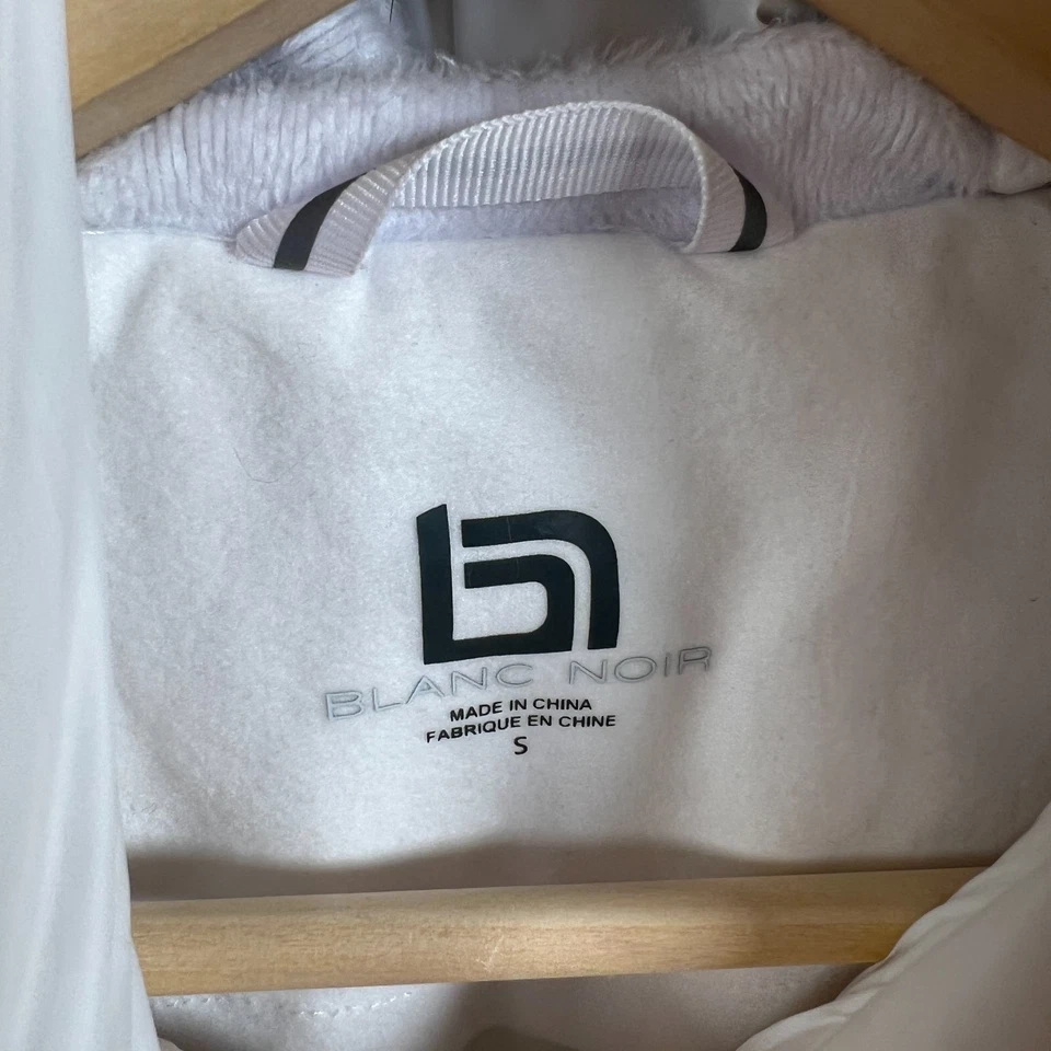 Chaleco de plumón Blanc Noir reflectante con inserción de peso ligero talla pequeña blanco acolchado Foto 3 de 4