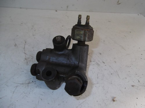 KAWASAKI Z650 FRONT BRAKE SPLITTER AND SWITCH Z650 B CIRCA 1970s early 1980s - Picture 2 of 6