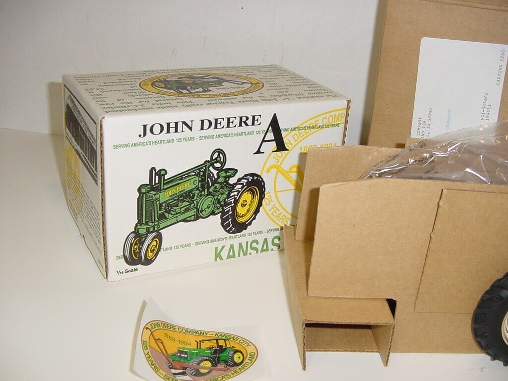 1:16 Ertl John Deere GOLD Model A Kansas City 125th Anniversary Tractor NIB!
