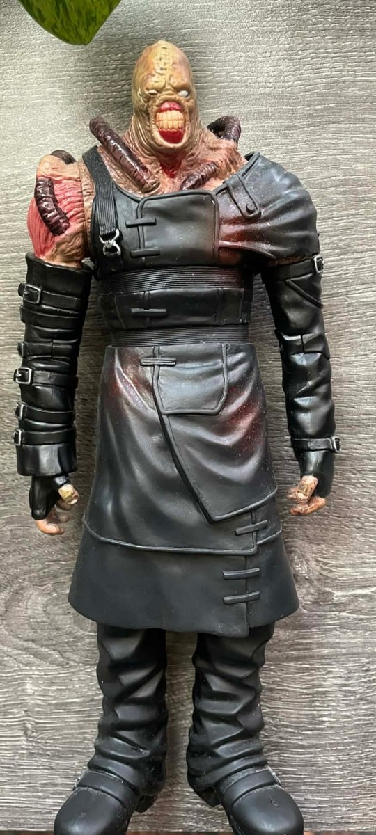 BLOODY NEMESIS vs. Carlos Oliveira Resident Evil 3 Moby Dick Toy