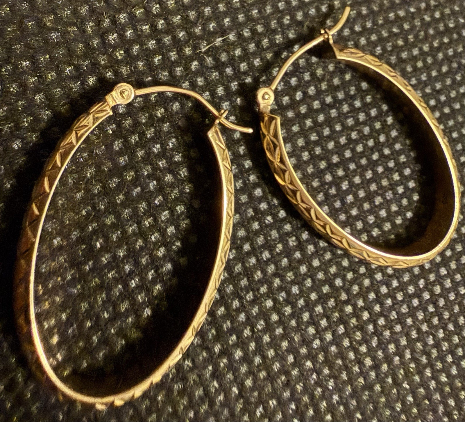 2.25g 14k Solid Yellow Gold Patterned Elongated  … - image 10