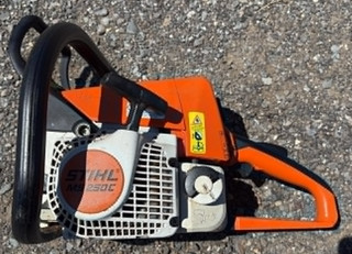Motosega a gas STIHL MS250C FUNZIONANTE impugnatura a due mani 11