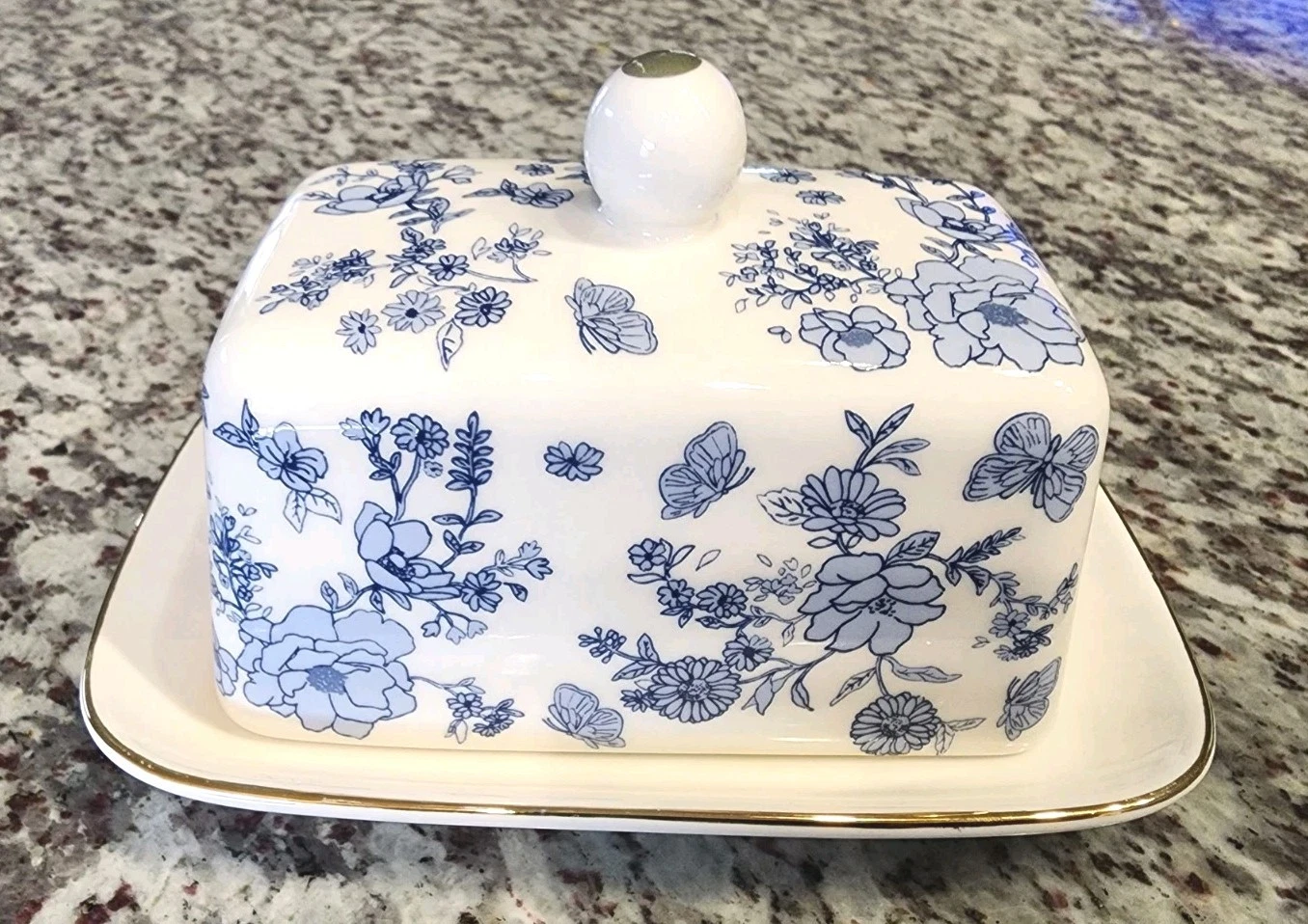 Grace Teaware Blue & White Butterflies & Floral Porcelain Small Butter Dish
Opens in a new window or