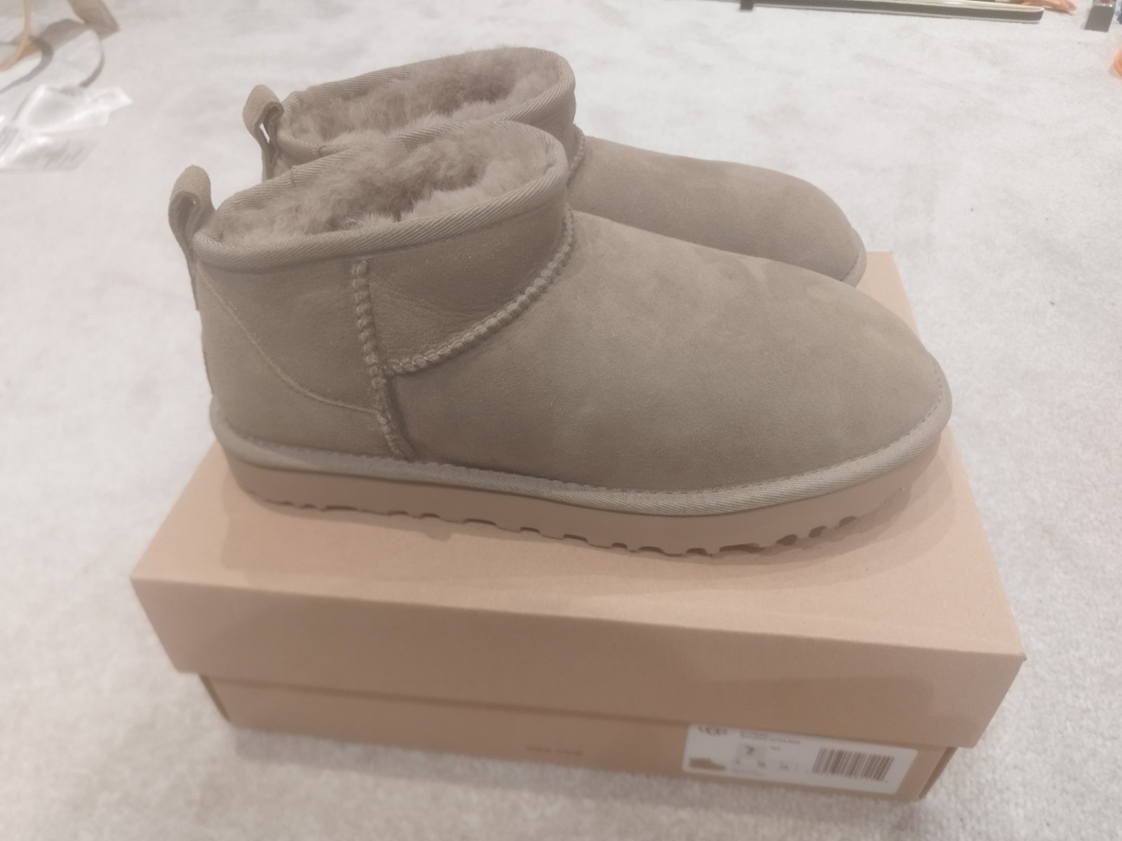 UGG Ultra Mini Botas Antílope - Reino Unido talla 5