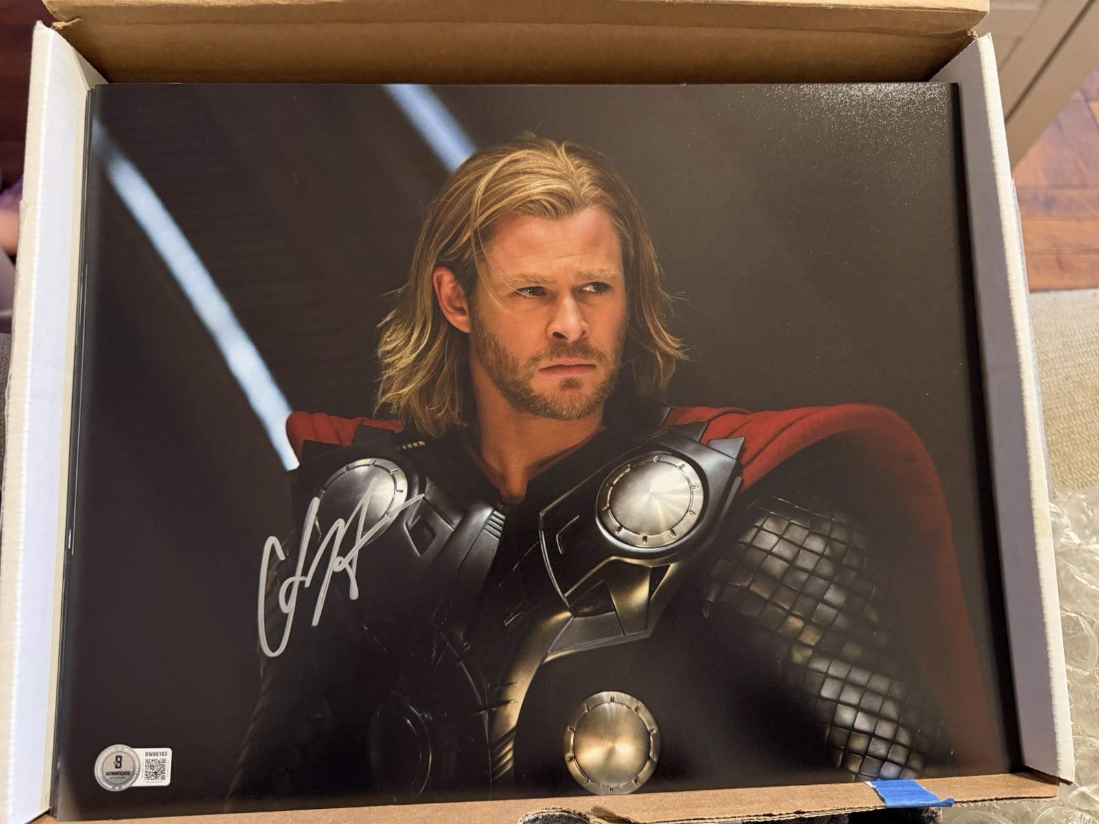 Beckett certified signed 11x14 photo BAS Chris Hemsworth Thor Marvel Avengers