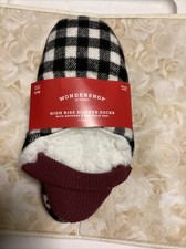 Wondershop Cream  Black Check Slipper Socks Sz S/M NWT Fall Cold Weather