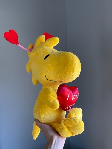 2024 Peanuts Woodstock Día de San Valentín Sosteniendo Corazón Muñeca de Peluche 15 pulgadas Nueva con Etiquetas - Imagen 5 de 13