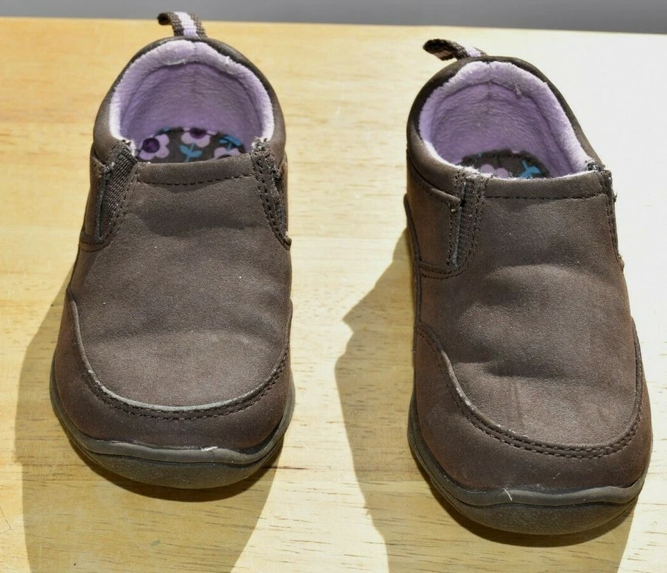 Zapatos Jumping Beans para niñas pequeñas talla 5 MED marrón y rosa Foto 2 de 4