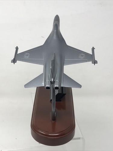 IDF Taiwan Air Force Fighter Jet Model on Wood Base IDF AIDC F-CK-1A Plane - Picture 2 of 10