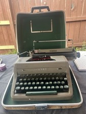 Royal Quiet de Luxe Late 1940s Portable Typewriter W/ Case thumbnail