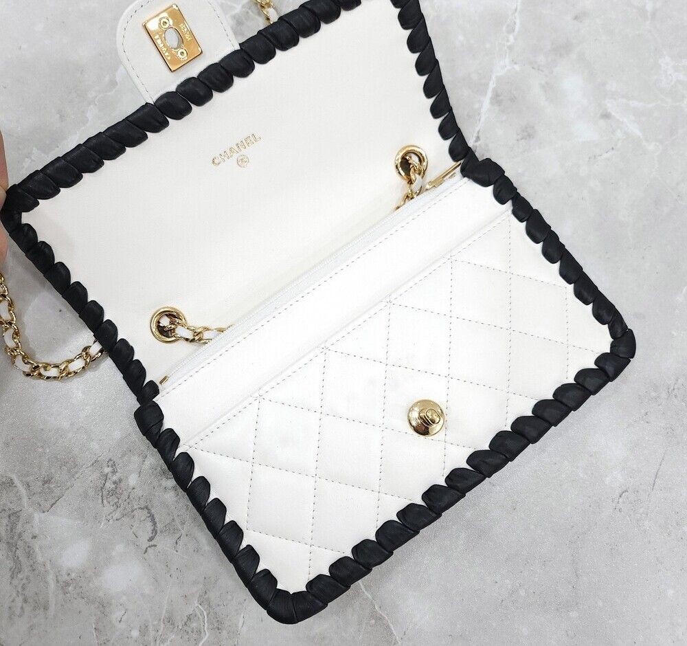 CHANEL Mini Chain Flap Bag Lamb Interior Chip 155526591 [P] — image 5