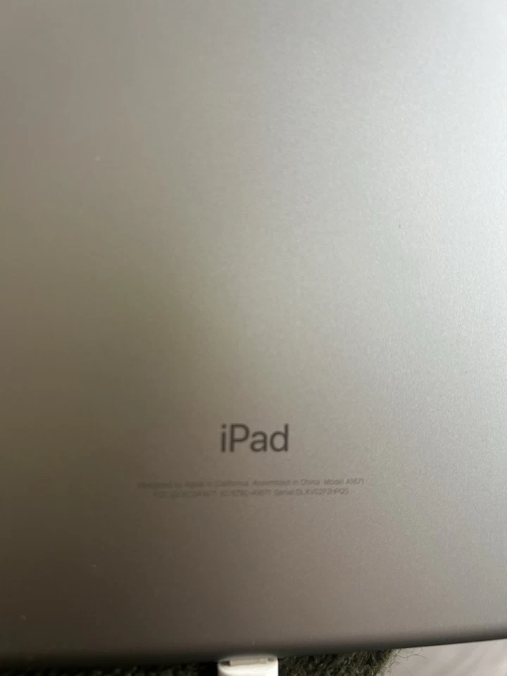 iPad Pro (12.9-inch) (2nd generation) - Image 2 of 2