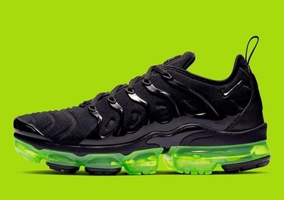 DS Nike Air Vapormax TN with black and green men's running shoes