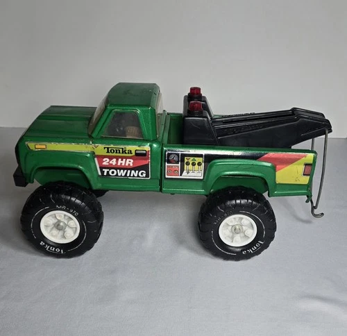 Vtg Tonka Tow Truck Green Pressed Steel & Plastic Wrecker 24 HR Towing USA