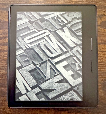 Amazon Kindle Oasis (8th Generation) 4GB WIFI bundled w/ WORKING Battery Cover