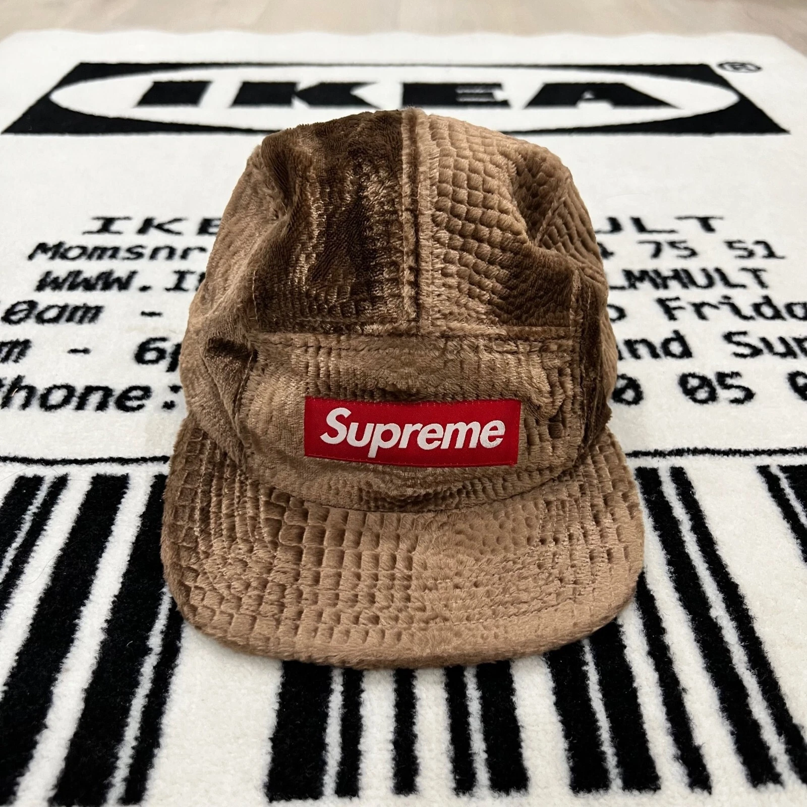 Casquette de camp velours en relief Supreme Croc logo boîte rouge