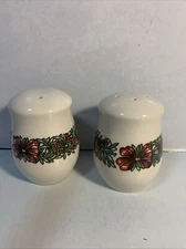 Vintage The Cellar Macy's HOLIDAY WREATH Christmas Stoneware SALT PEPPER SHAKERS