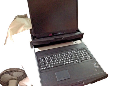 Reach ER2S -19N-USB 19'' High Bright Rackmount LCD, Tastatur