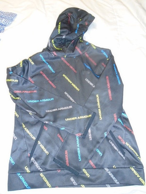 Beautiful Under armour fleece sweater with hoodie Ymd Medium boys /girls